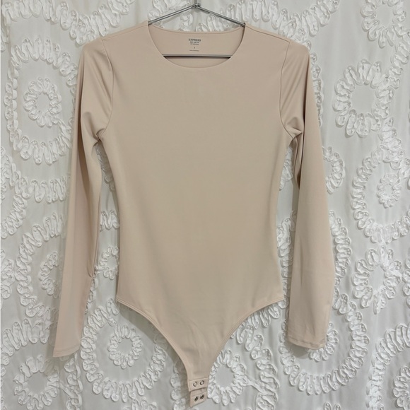 Express Body Contour High Compression Crew Neck Long Sleeve Bodysuit Sandshell - Picture 4 of 5